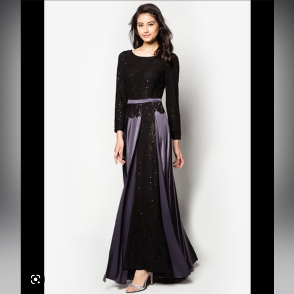 Gorgeous and modest evening gown in Navy Blue - Picture 3 of 5